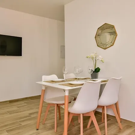 Cura Apartament *
